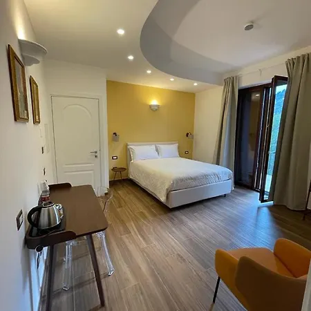 Maera Bed and Breakfast Ραβέλλο